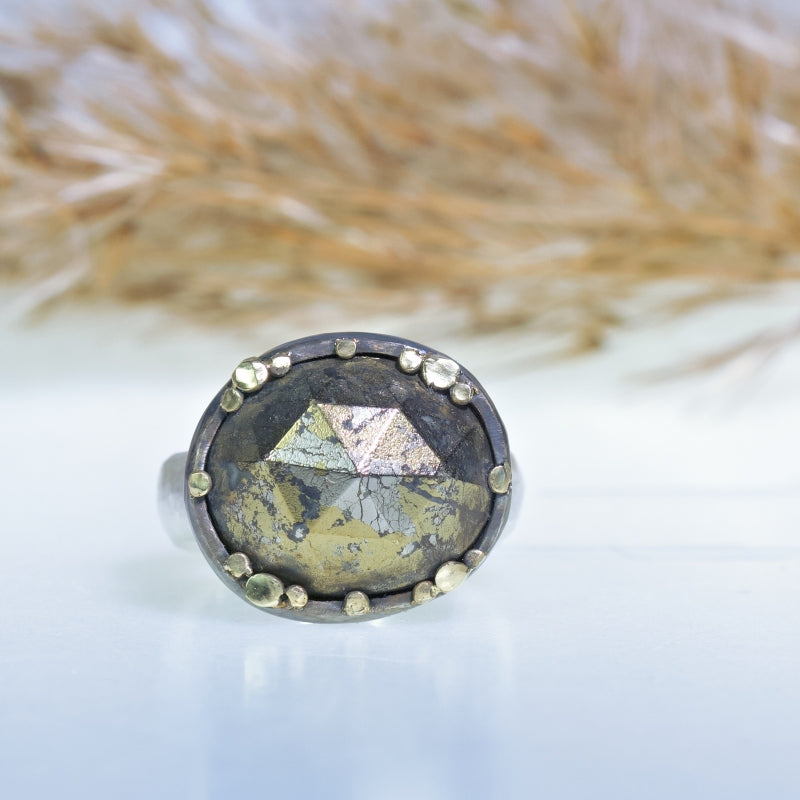 Ring with “golden stone”: pyrite in quartz and gold dots