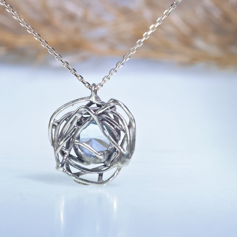 White gold necklace with round topaz