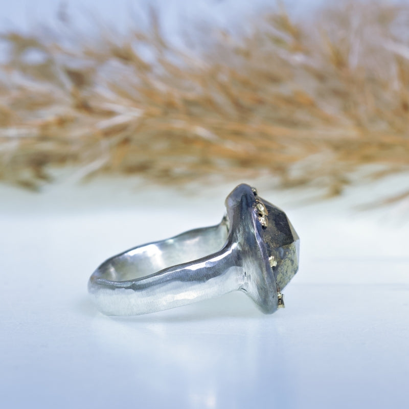 Ring with “golden stone”: pyrite in quartz and gold dots