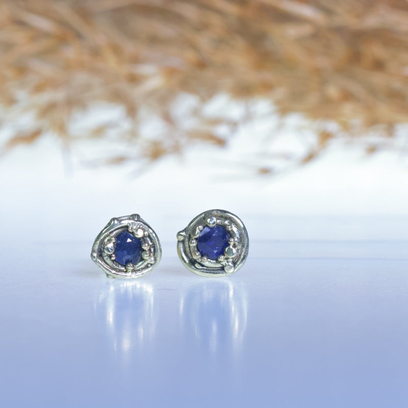 Gold stud earrings with blue Kashmir sapphire
