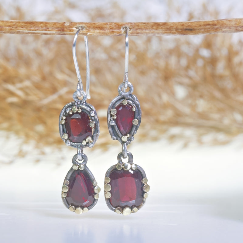 Hanging earrings with four garnets