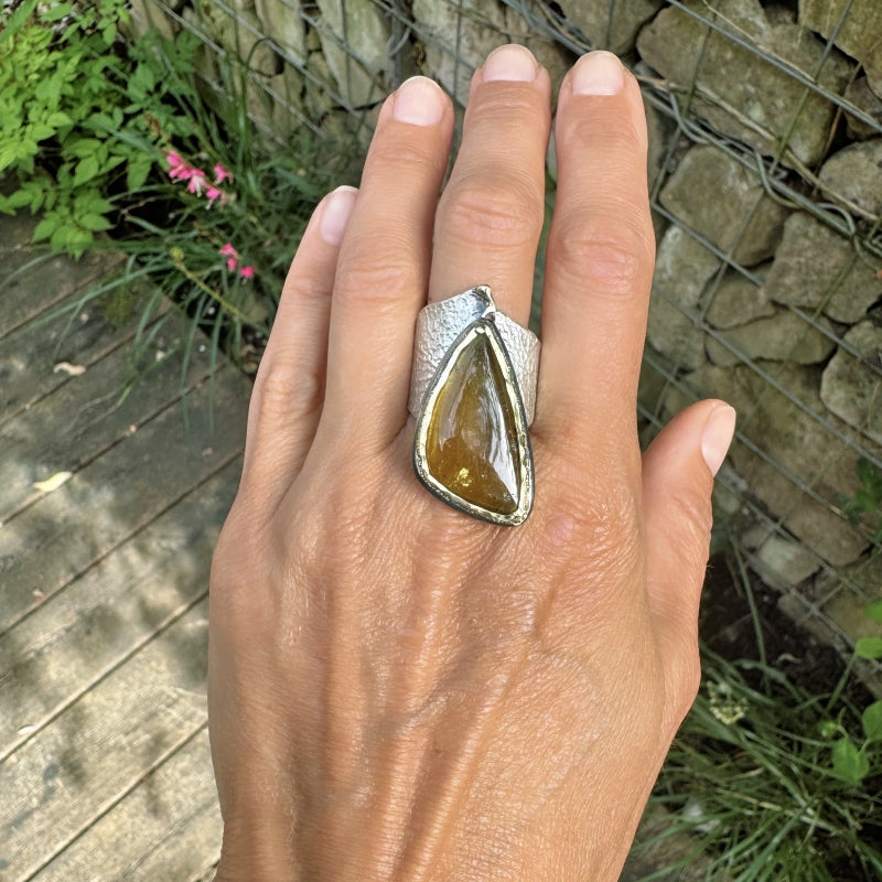 Wide ring with big green-yellow tourmaline