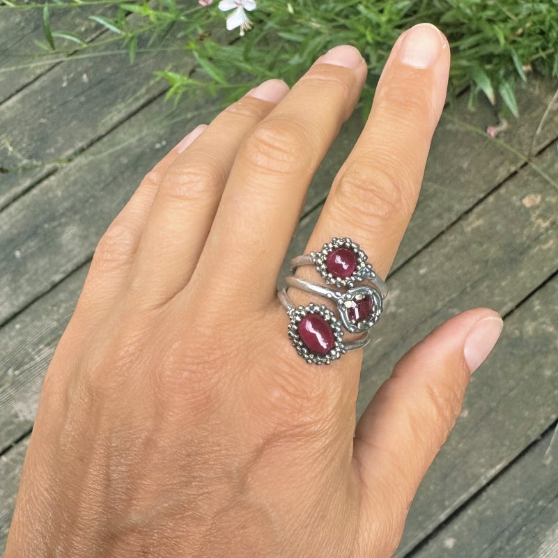 Ring with three garnets