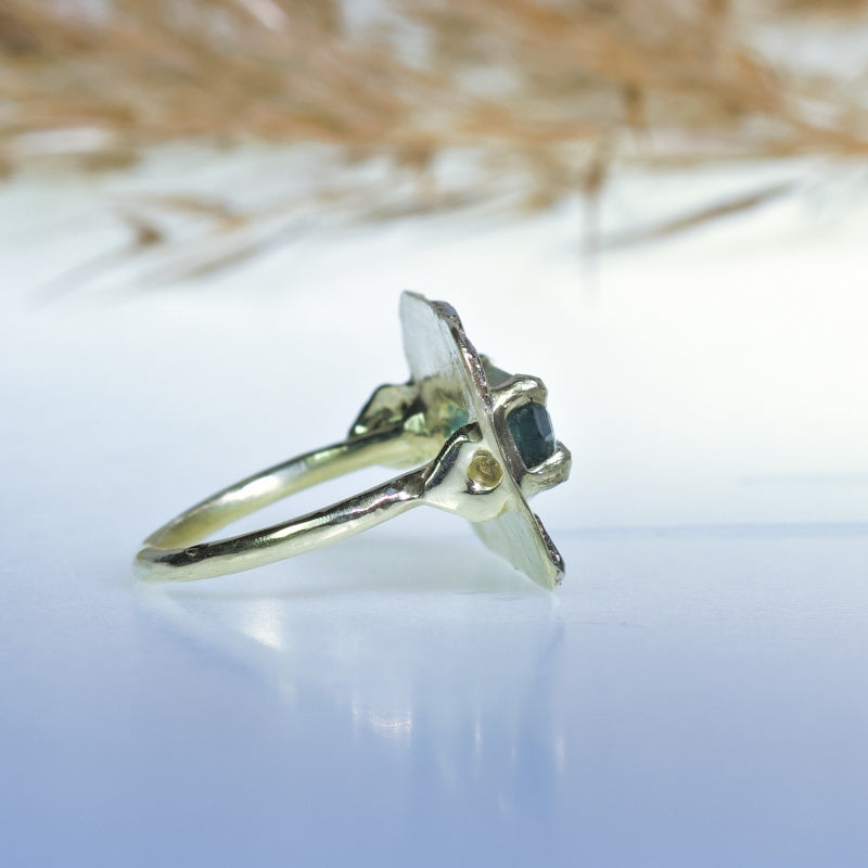 Gold ring with lagoon tourmaline