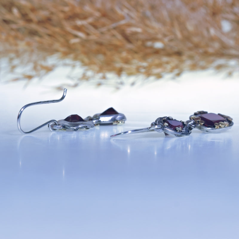 Hanging earrings with four garnets