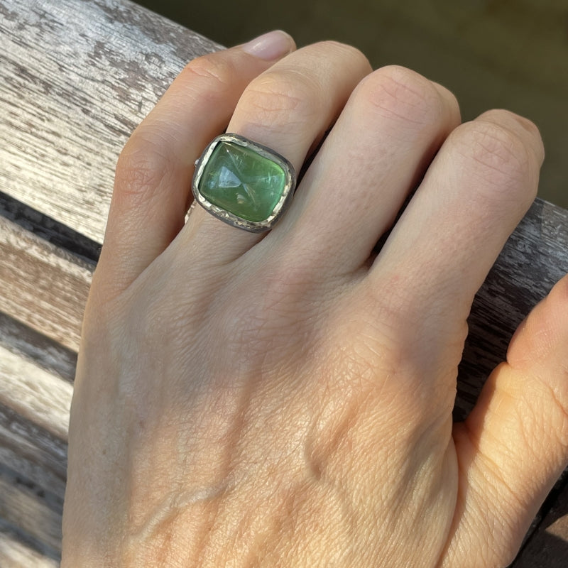 Ring with apple green tourmaline - sugar loaf