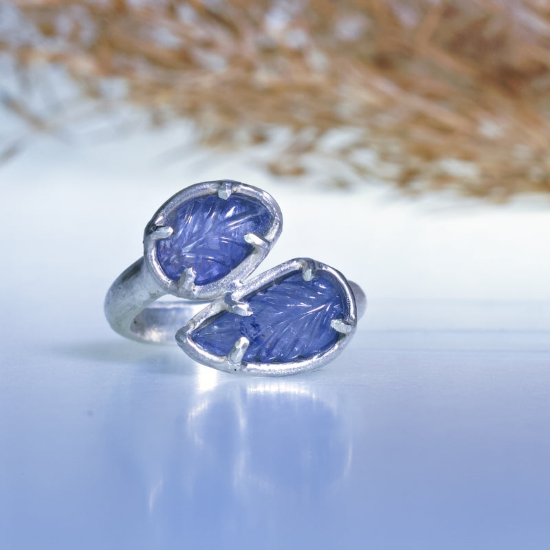 Ring with two iolites - leaf shape
