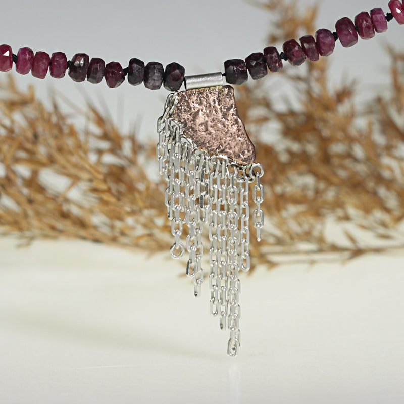 Necklace Spirit with shaded ruby and red gold pendant