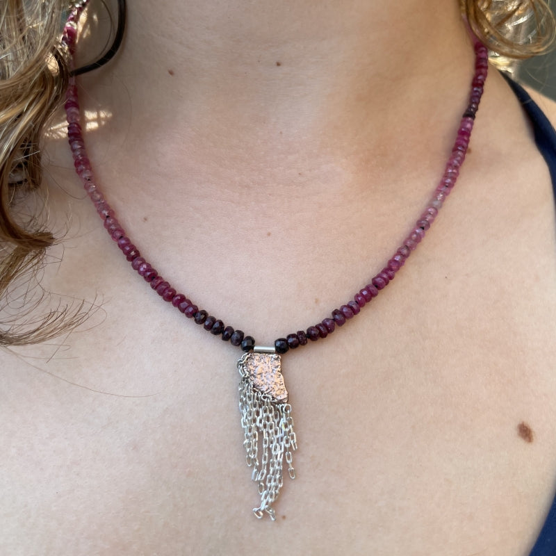 Necklace Spirit with shaded ruby and red gold pendant