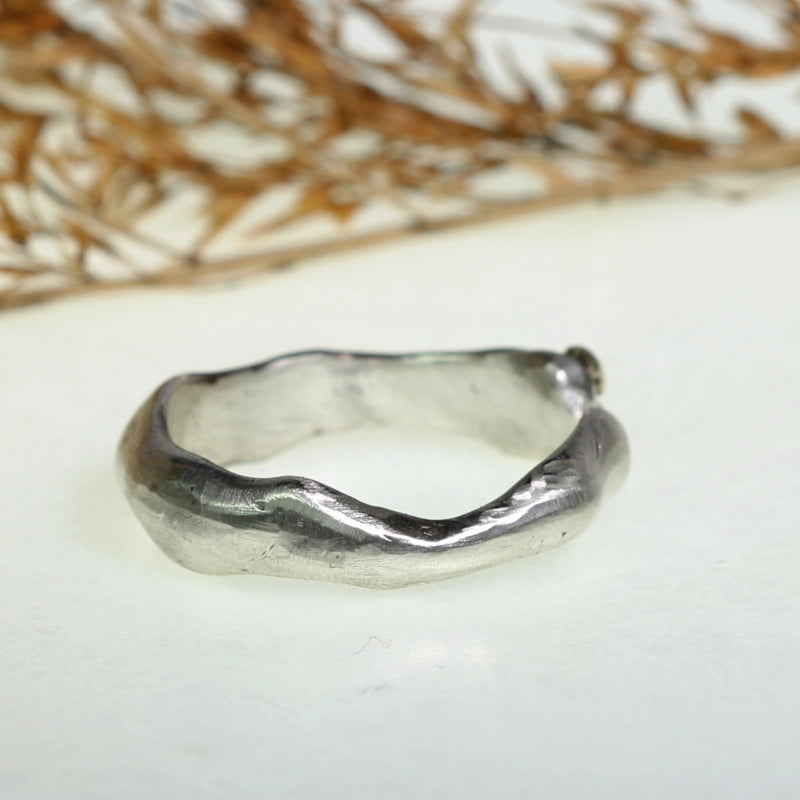 Ring Simply Metals with three gold dots - open shape