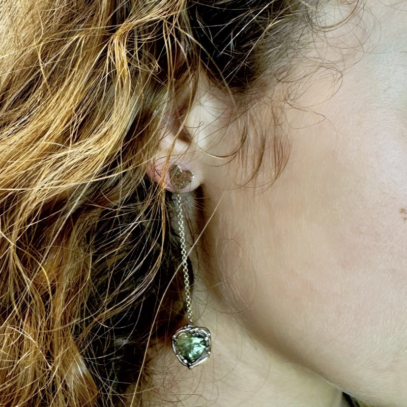 White gold long earrings with peridots