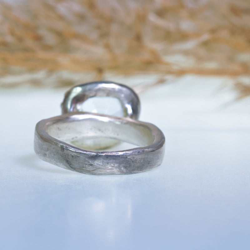 Ring with aquamarine and wavy band