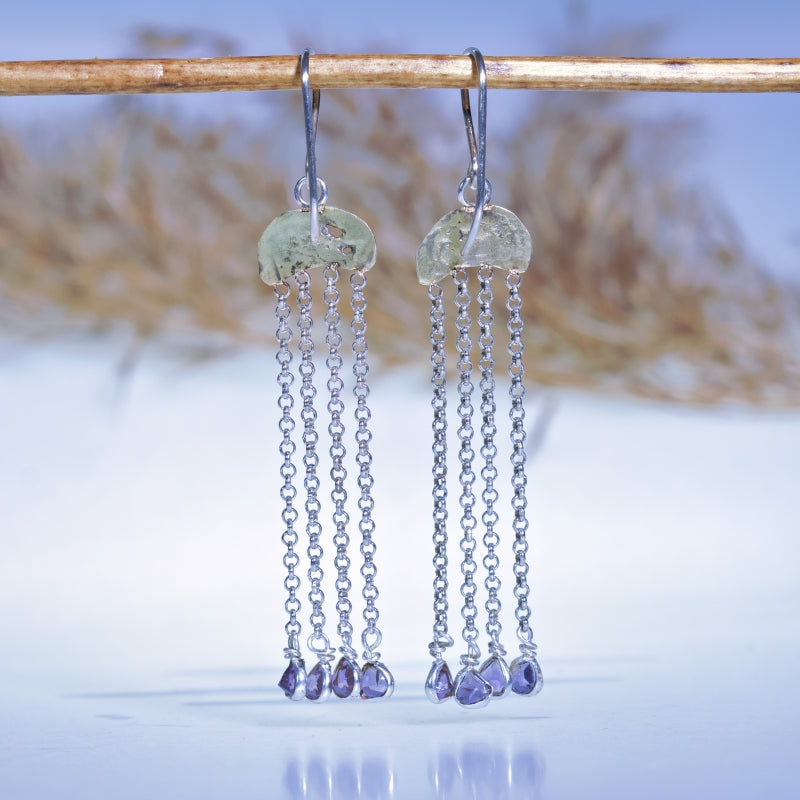 Hanging earrings with amethyst and chains