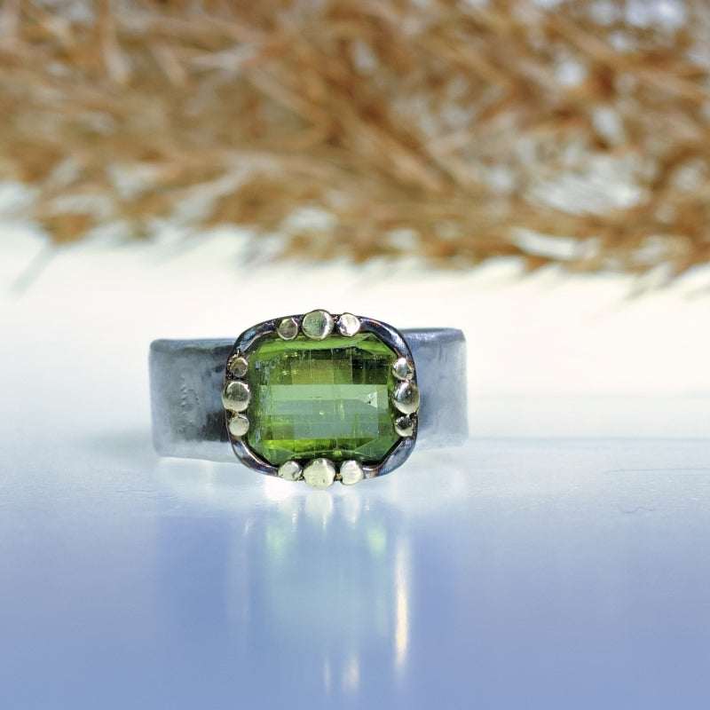 Ring with peridot in pixel cut