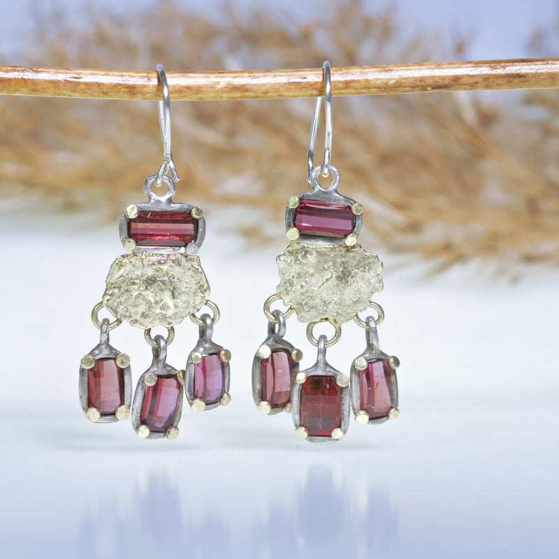 Earrings with pixelated cut garnets