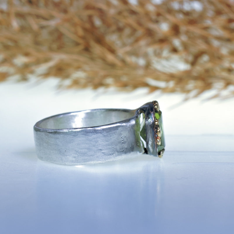 Ring with peridot in pixel cut