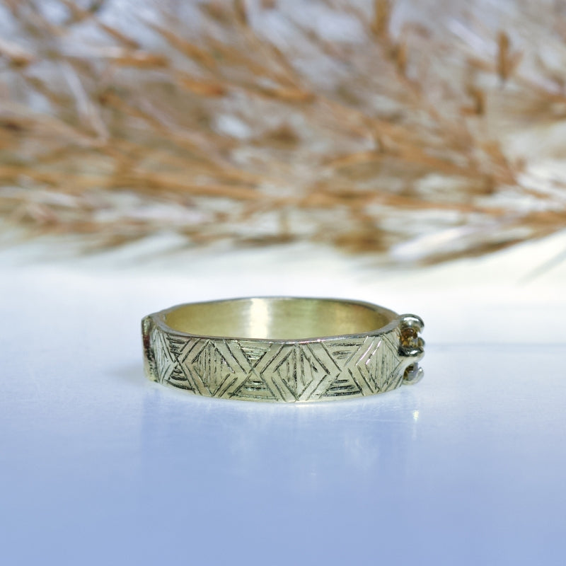 Gold ring with yellow diamond