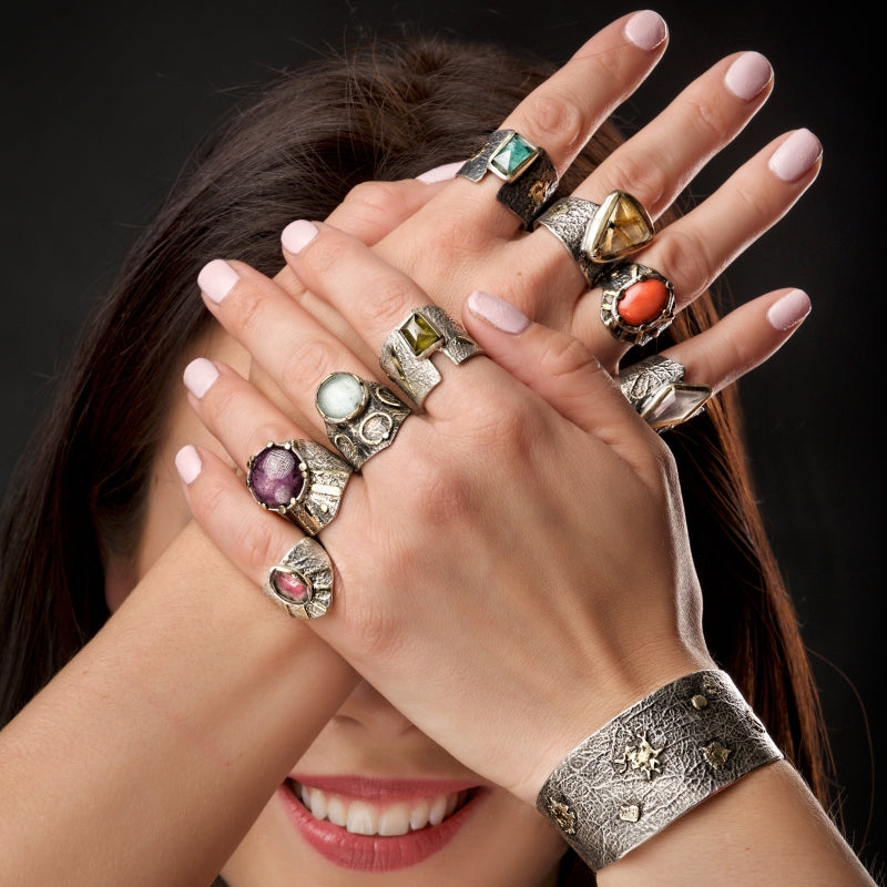 Open cuff Simply metals with structure and gold parts