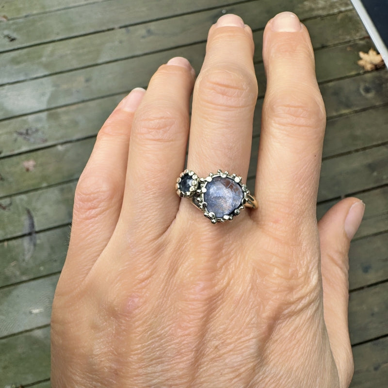 Gold ring with dumortierite and sapphire