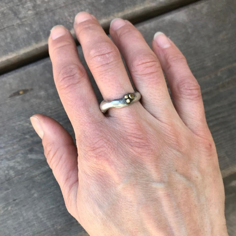 Ring Simply metals with three gold dots