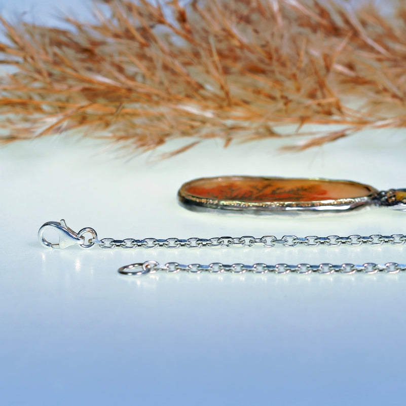 Necklace with oval dendritic agate and sphene