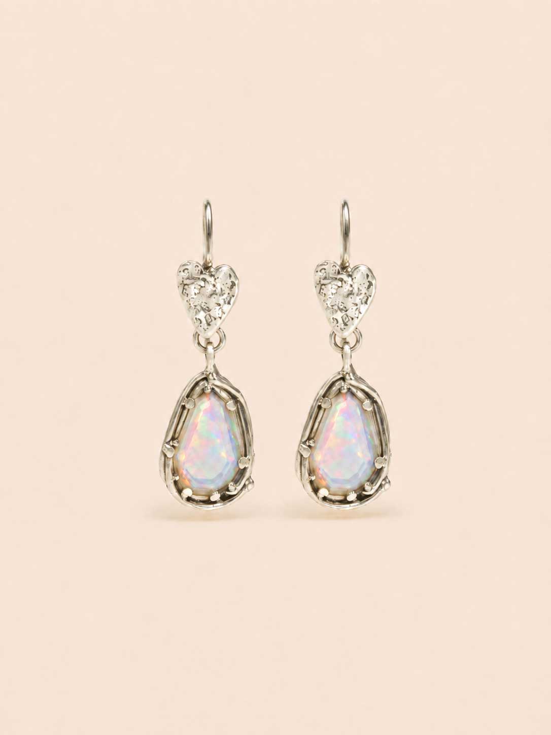Boucles d'oreilles en or avec opales et cœurs