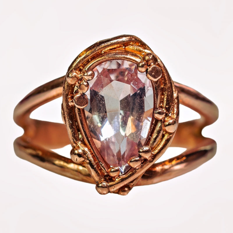 Red gold ring with morganite and double band