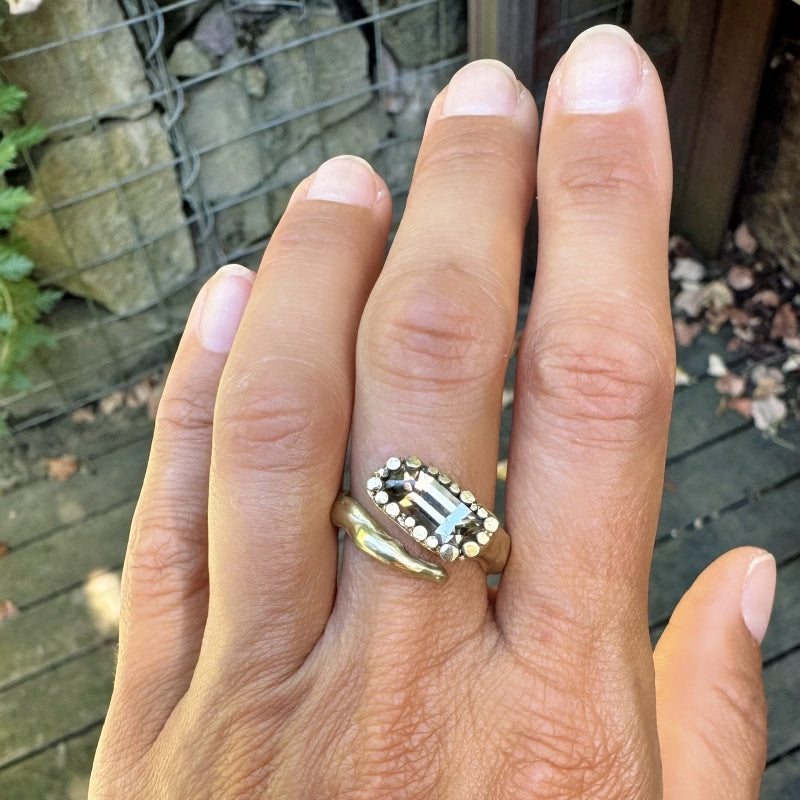 Gold open shape ring with zirkon