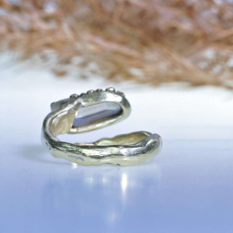 Gold open shape ring with zirkon