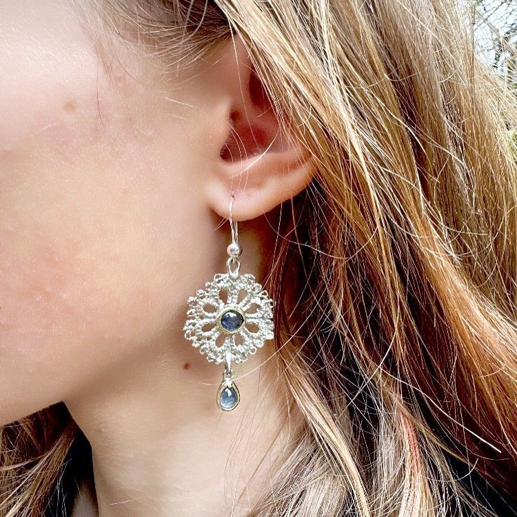 Earrings Flowers with blue sapphires