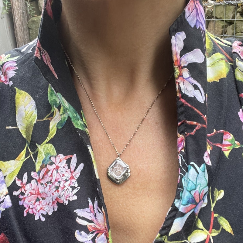 White gold necklace with handcarved morganite