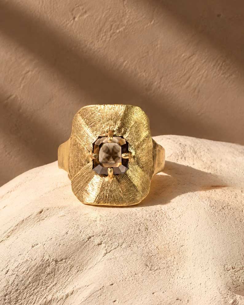 18k gold ring with asteriated diamond