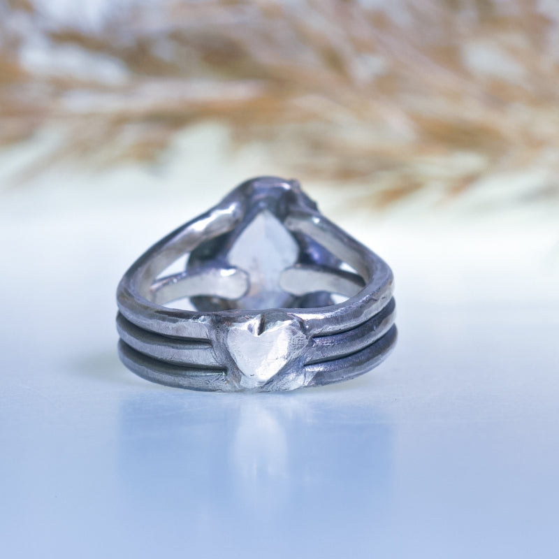Ring with moonstone and triple band