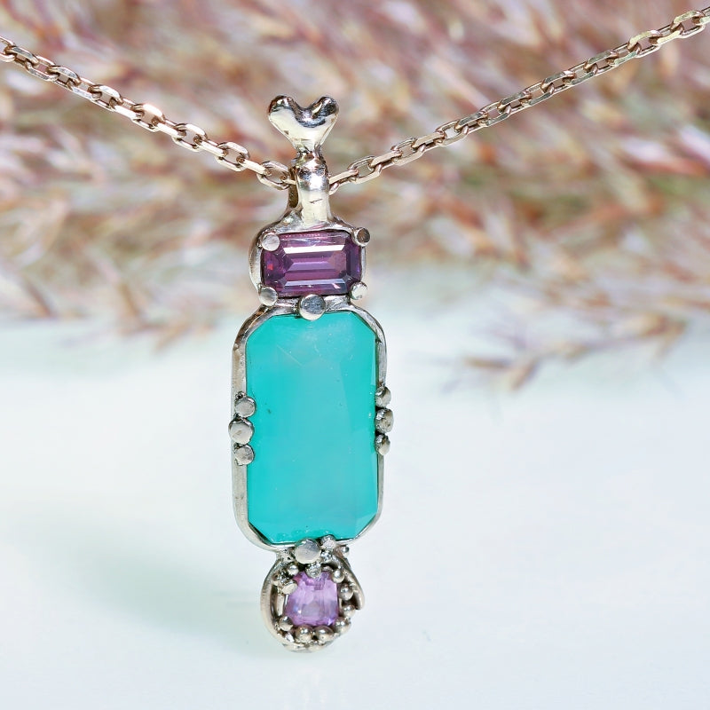 Necklace with aquaprase and spinels - white gold