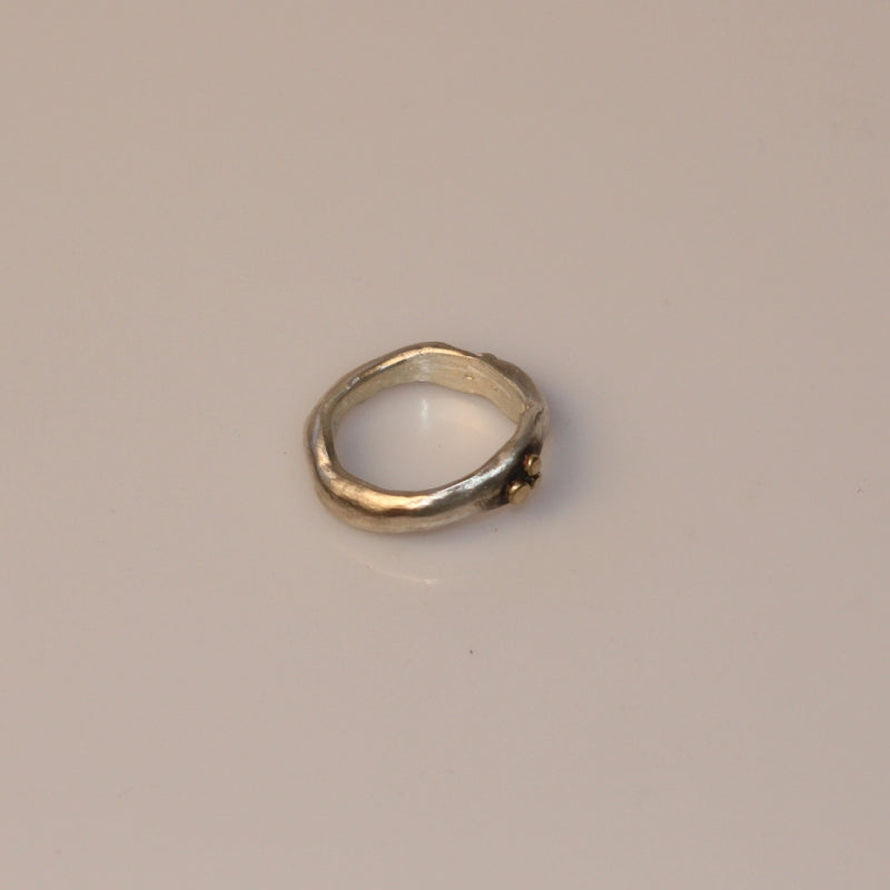 Ring Simply metals with three gold dots