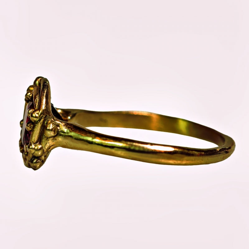 Gold ring with Winza sapphire/ruby