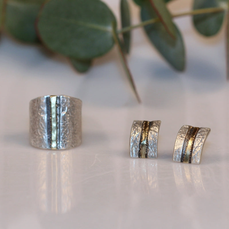 Simply metals stud earrings with gold line