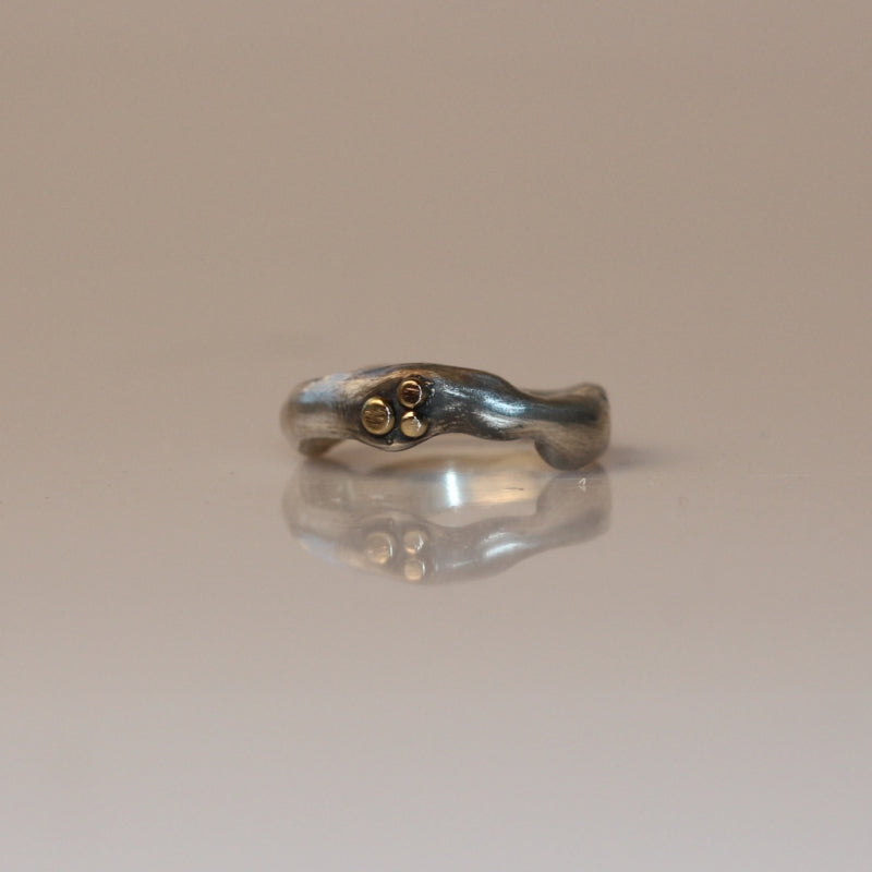 Ring Simply metals with three gold dots
