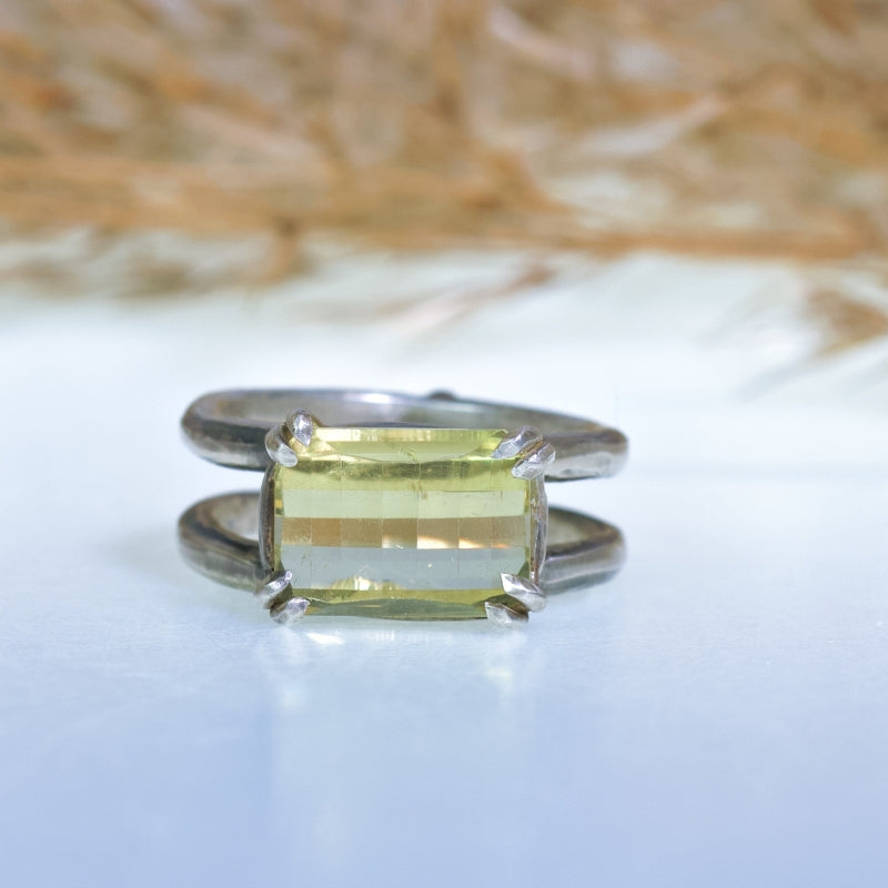 Ring with citrine in pixel cut