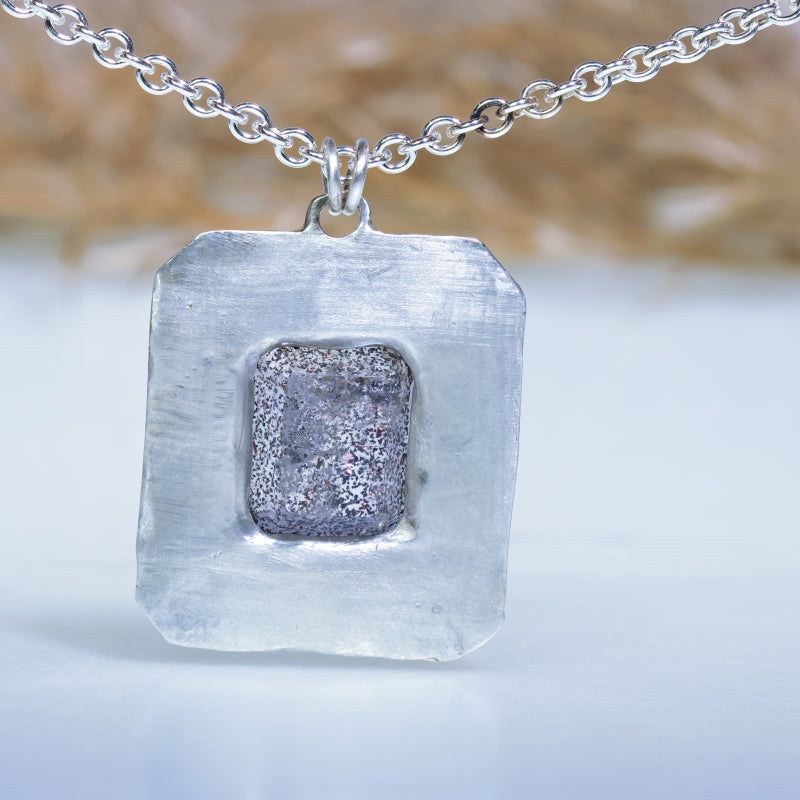 Necklace with crystal quartz with inclusions of hematite
