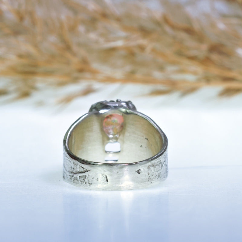 White gold ring Hear Boulder opal