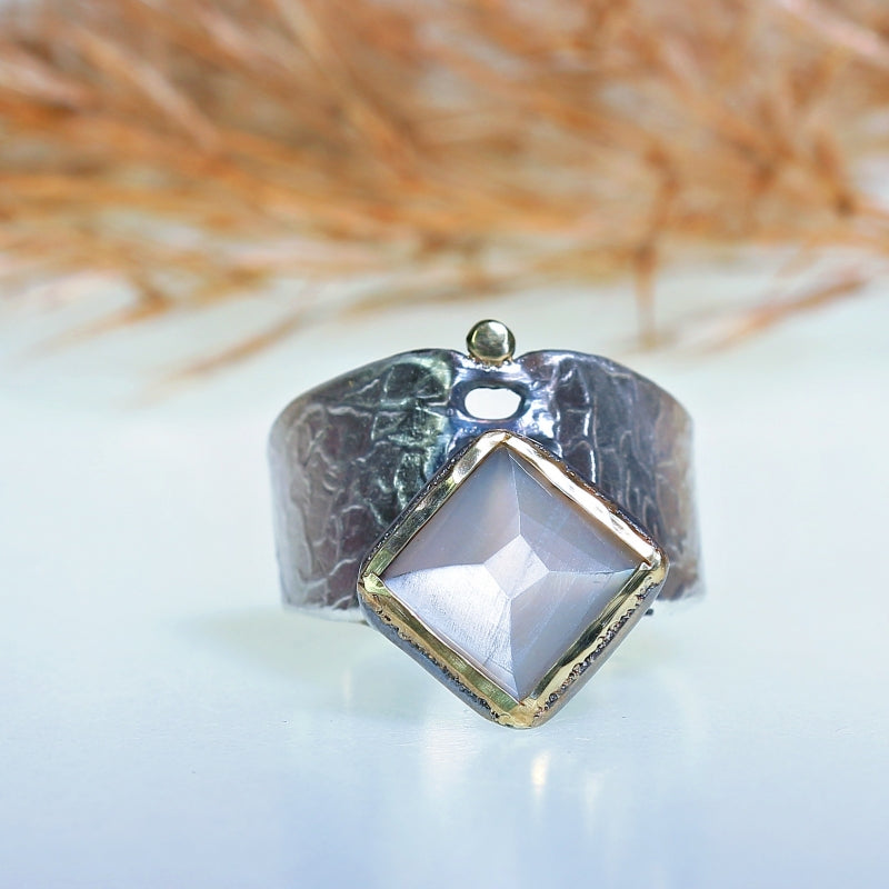 Ring with moonstone