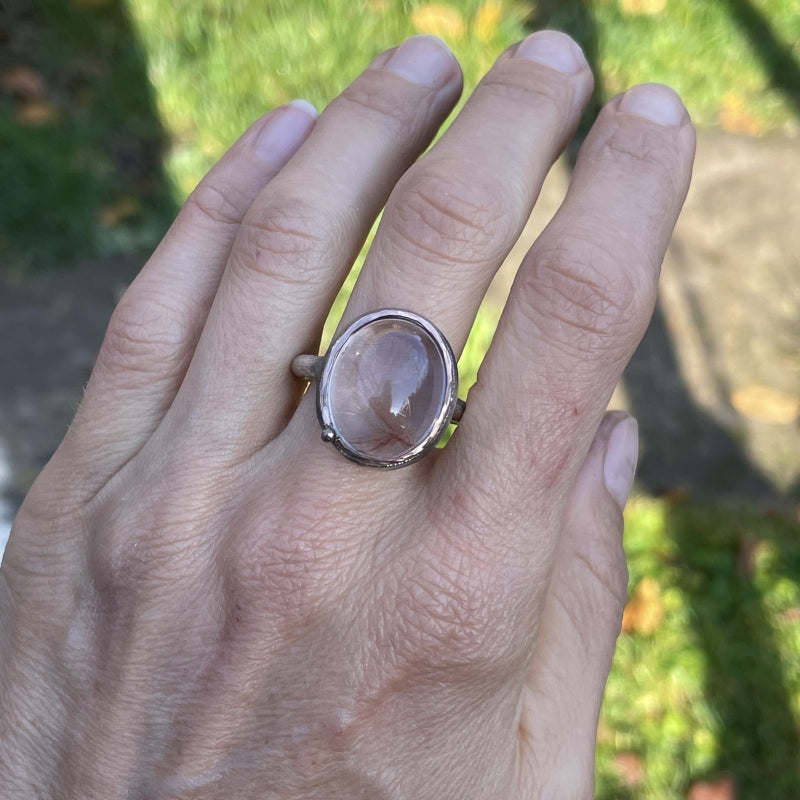 Ring with north - south setting gold rutile