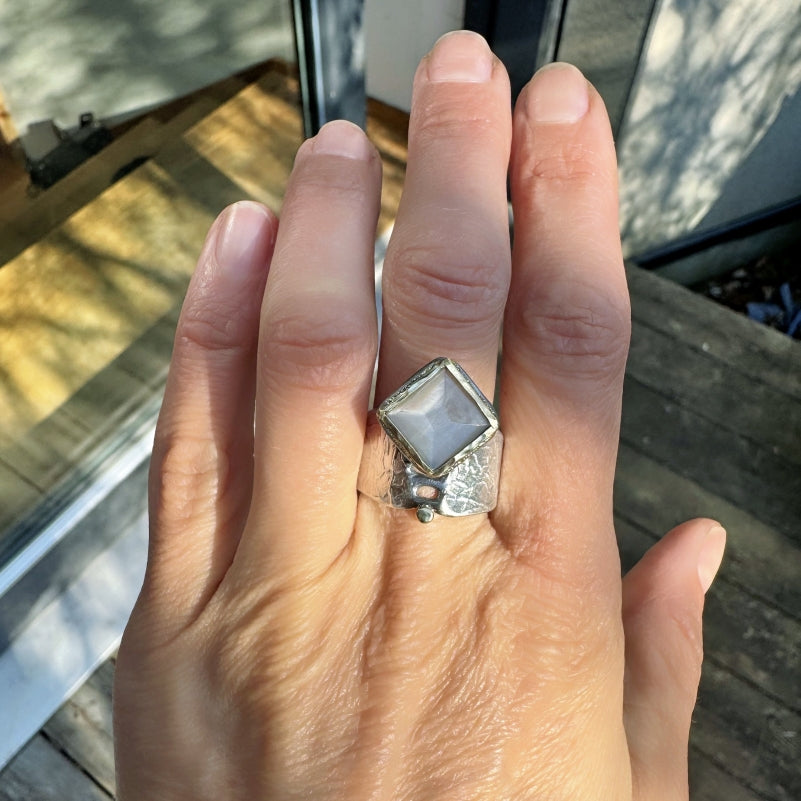 Ring with moonstone