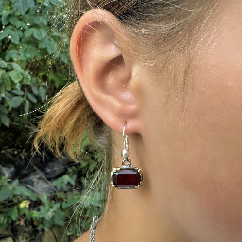 Hanging earrings with garnets and heart