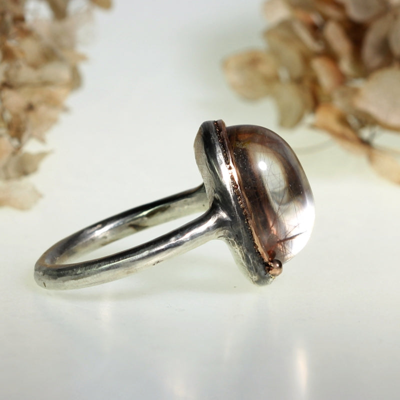 Ring with north - south setting gold rutile