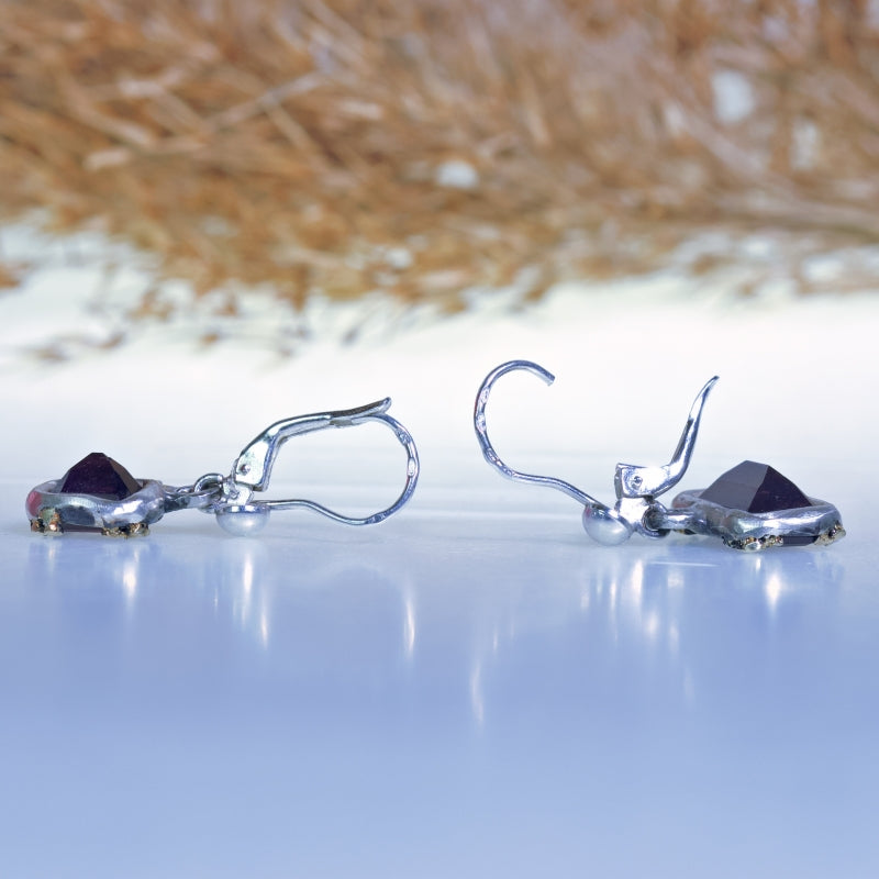 Hanging earrings with garnets and heart