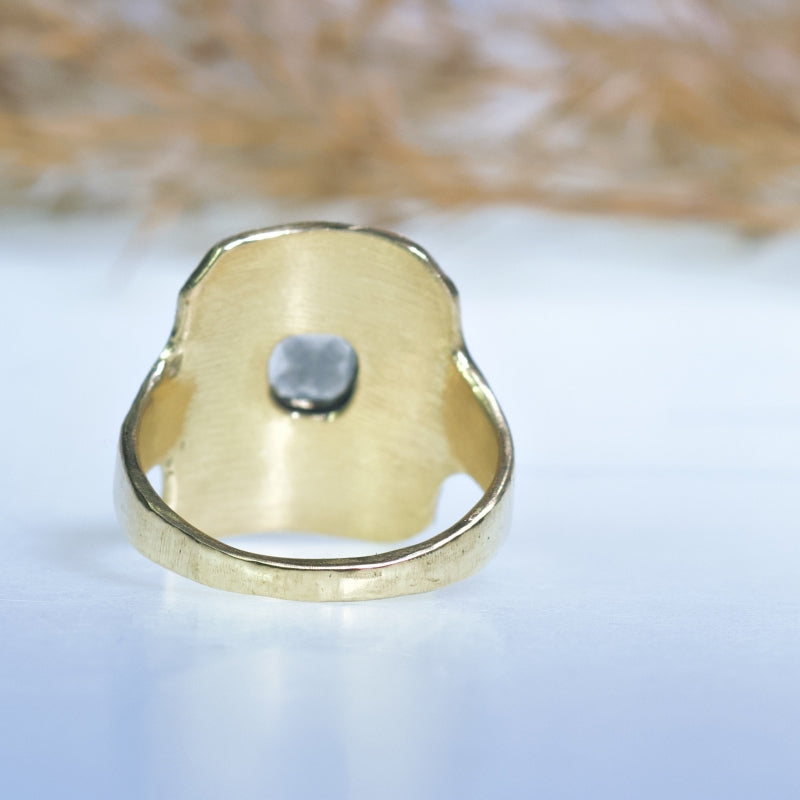 18k gold ring with asteriated diamond