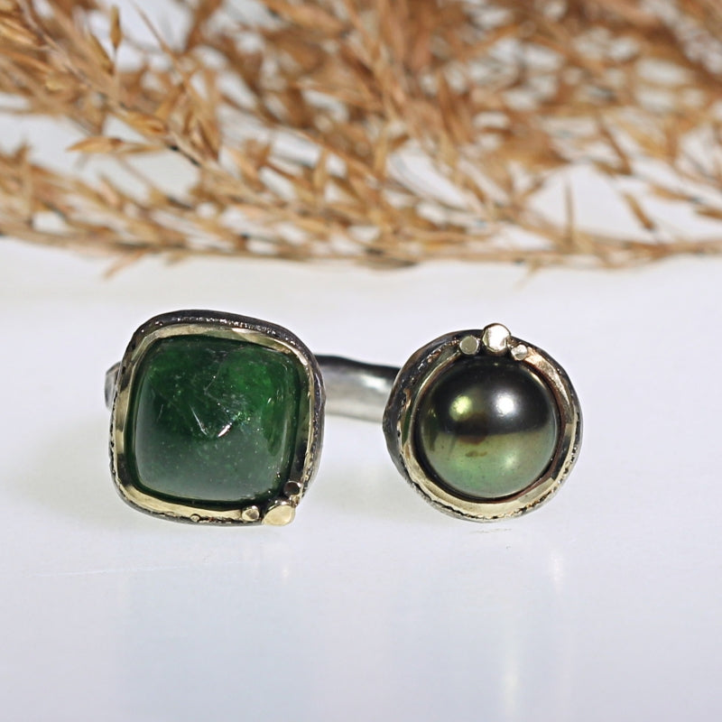 Ring with freshwater pearl and garnet tsavorite