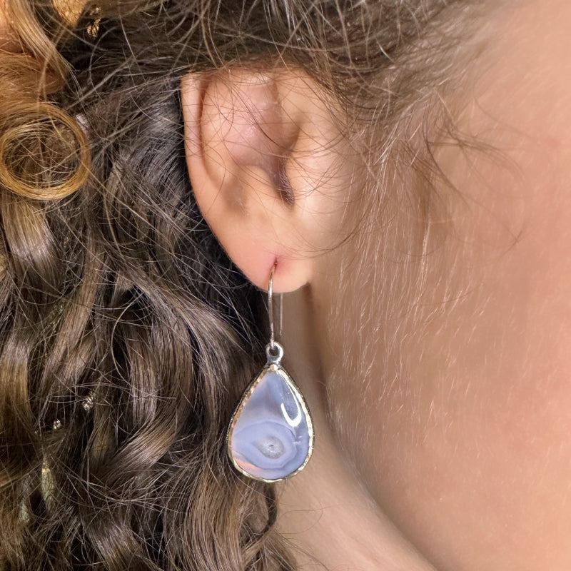 Earrings with white agate